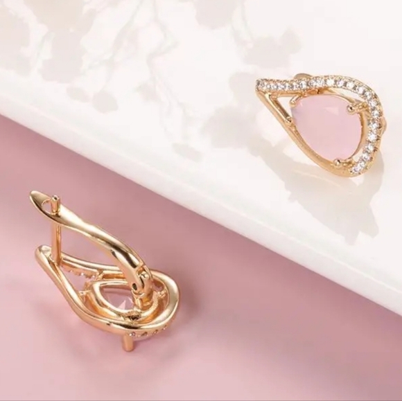 18kgp Gold leverback earrings with pink stone. Halo czs. Gorgeous ✨️ 😍 - Picture 4 of 6